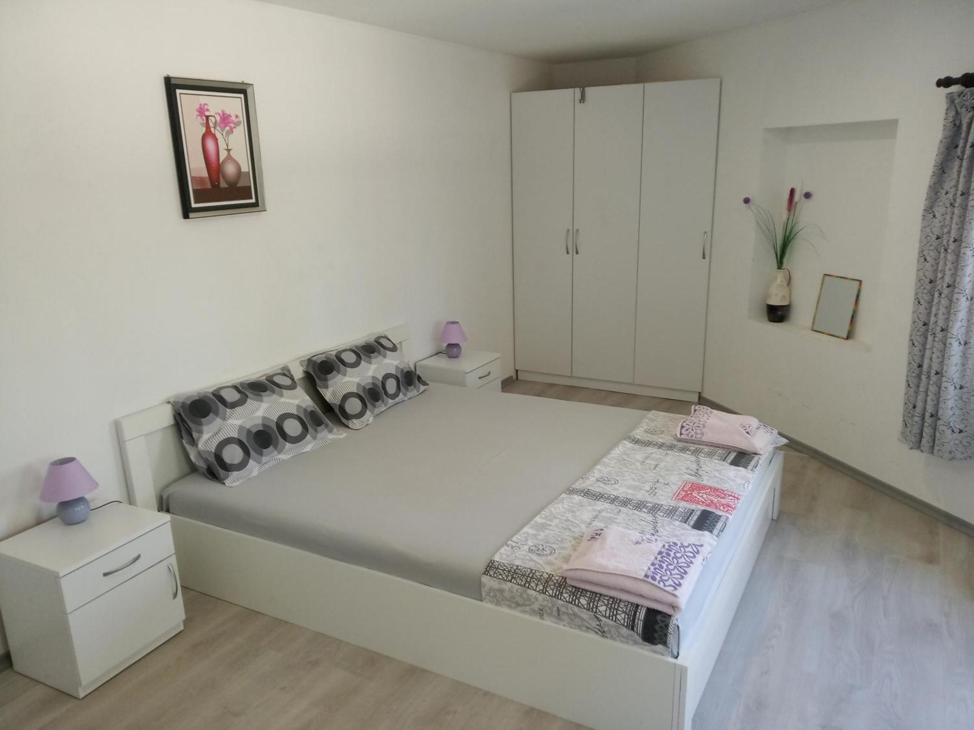 Divna Guest House Krushuna Bagian luar foto