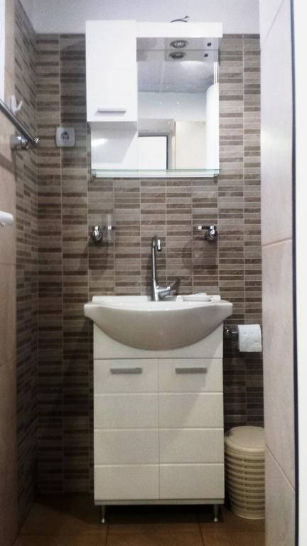 Divna Guest House Krushuna Bagian luar foto